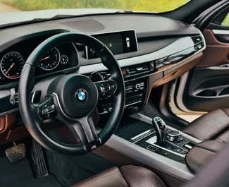 BMW X5 2016 beschikbaar voor verhuur in Becici, met een kilometerlimiet van onbeperkt.