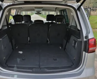 Volkswagen Sharan 2018 met Vooraandrijving systeem, beschikbaar in Becici.