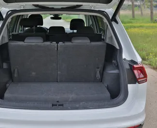 Diesel motor van 2,0L van Volkswagen Tiguan 2019 te huur in Becici.
