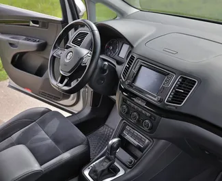 Diesel motor van 2,0L van Volkswagen Sharan 2018 te huur in Becici.