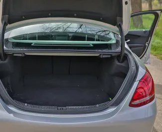 Interieur van Mercedes-Benz C-Class AMG te huur in Montenegro. Een geweldige auto met 5 zitplaatsen en een Automatisch transmissie.