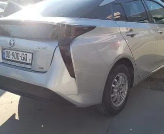 Verhuur Toyota Prius. Economy, Comfort Auto te huur in Georgië ✓ Borg van Borg van 300 GEL ✓ Verzekeringsmogelijkheden TPL, FDW, Passagiers, Jonge.