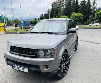 Vooraanzicht van een huurauto Land Rover Range Rover Sport in Tbilisi, Georgië ✓ Auto #11885. ✓ Transmissie Automatisch TM ✓ 0 beoordelingen.