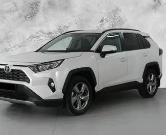 Vooraanzicht van een huurauto Toyota Rav4 in Bakoe, Azerbeidzjan ✓ Auto #12016. ✓ Transmissie Automatisch TM ✓ 0 beoordelingen.