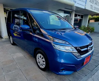 Vooraanzicht van een huurauto Nissan Serena in Limassol, Cyprus ✓ Auto #6682. ✓ Transmissie Automatisch TM ✓ 0 beoordelingen.