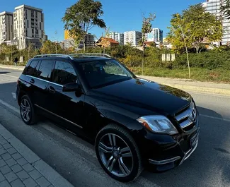 Vooraanzicht van een huurauto Mercedes-Benz GLK in Tirana, Albanië ✓ Auto #11880. ✓ Transmissie Automatisch TM ✓ 0 beoordelingen.