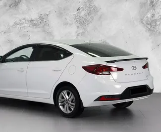 Vooraanzicht van een huurauto Hyundai Elantra in Bakoe, Azerbeidzjan ✓ Auto #12013. ✓ Transmissie Automatisch TM ✓ 0 beoordelingen.