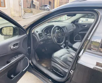 Benzine motor van 2,4L van Jeep Compass 2018 te huur in Tbilisi.