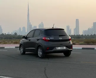 Vooraanzicht van een huurauto Hyundai i10 in Dubai, Verenigde Arabische Emiraten ✓ Auto #11909. ✓ Transmissie Automatisch TM ✓ 0 beoordelingen.