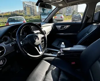 Mercedes-Benz GLK 2013 beschikbaar voor verhuur in Tirana, met een kilometerlimiet van onbeperkt.