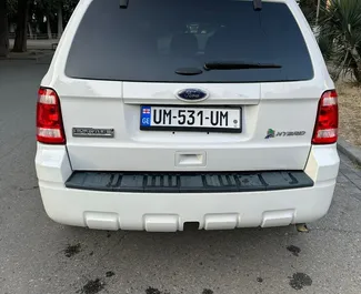 Hybride motor van 2,5L van Ford Escape 2011 te huur in Tbilisi.