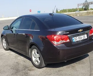 Verhuur Chevrolet Cruze. Comfort Auto te huur in Georgië ✓ Borg van Borg van 300 GEL ✓ Verzekeringsmogelijkheden TPL, FDW, Passagiers, Jonge.