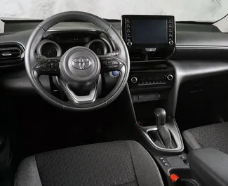 Verhuur Toyota Yaris Cross. Economy, Crossover Auto te huur in Azerbeidzjan ✓ Borg van Borg van 300 AZN ✓ Verzekeringsmogelijkheden TPL, CDW, SCDW, FDW, Passagiers, Diefstal, Jonge, Geen storting.