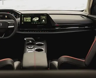 Interieur van Changan CS55 Plus te huur in Azerbeidzjan. Een geweldige auto met 5 zitplaatsen en een Automatisch transmissie.