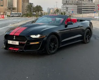 Vooraanzicht van een huurauto Ford Mustang Cabrio in Dubai, Verenigde Arabische Emiraten ✓ Auto #11915. ✓ Transmissie Automatisch TM ✓ 0 beoordelingen.