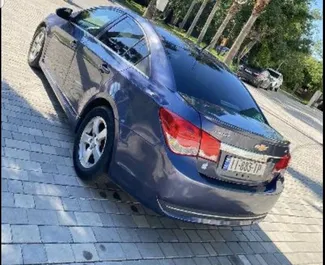 Verhuur Chevrolet Cruze. Comfort Auto te huur in Georgië ✓ Borg van Borg van 300 GEL ✓ Verzekeringsmogelijkheden TPL, FDW, Passagiers, Jonge.