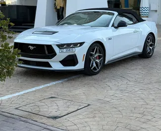 Vooraanzicht van een huurauto Ford Mustang Cabrio in Dubai, Verenigde Arabische Emiraten ✓ Auto #11966. ✓ Transmissie Automatisch TM ✓ 0 beoordelingen.