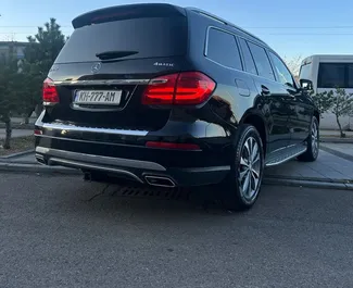 Autohuur Mercedes-Benz GL450 2014 in in Georgië, met Benzine brandstof en 362 pk ➤ Vanaf 265 GEL per dag.