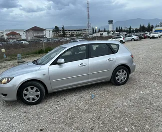Verhuur Mazda 3. Economy, Comfort Auto te huur in Albanië ✓ Borg van Borg van 100 EUR ✓ Verzekeringsmogelijkheden TPL, CDW, SCDW, FDW, Diefstal, Buitenland, Jonge, Geen storting.