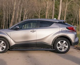 Toyota C-HR 2018 beschikbaar voor verhuur in Becici, met een kilometerlimiet van onbeperkt.