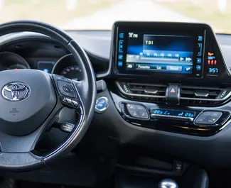 Verhuur Toyota C-HR. Economy, Comfort, Crossover Auto te huur in Montenegro ✓ Borg van Borg van 300 EUR ✓ Verzekeringsmogelijkheden TPL, Buitenland, Jonge.