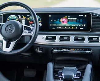 Interieur van Mercedes-Benz GLE 400d te huur in Montenegro. Een geweldige auto met 5 zitplaatsen en een Automatisch transmissie.