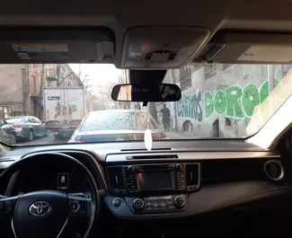 Benzine motor van 2,5L van Toyota Rav4 2018 te huur in Tbilisi.
