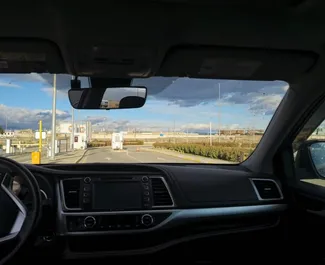 Hybride motor van 3,5L van Toyota Highlander 2019 te huur in Tbilisi.