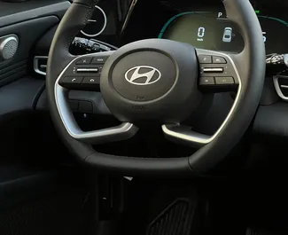Interieur van Hyundai Elantra te huur in de VAE. Een geweldige auto met 5 zitplaatsen en een Automatisch transmissie.