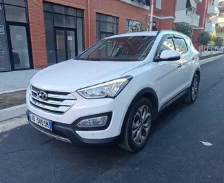 Vooraanzicht van een huurauto Hyundai Santa Fe in Tirana, Albanië ✓ Auto #11870. ✓ Transmissie Automatisch TM ✓ 0 beoordelingen.