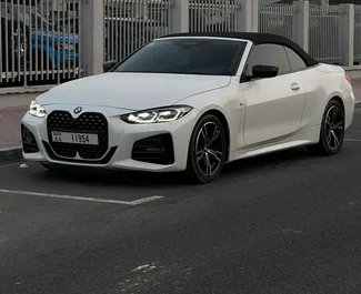Vooraanzicht van een huurauto BMW 420i Cabrio in Dubai, Verenigde Arabische Emiraten ✓ Auto #11918. ✓ Transmissie Automatisch TM ✓ 0 beoordelingen.