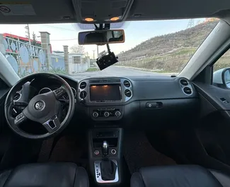 Volkswagen Tiguan 2015 beschikbaar voor verhuur in Tirana, met een kilometerlimiet van onbeperkt.