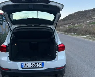 Verhuur Volkswagen Tiguan. Comfort, Crossover Auto te huur in Albanië ✓ Borg van Borg van 100 EUR ✓ Verzekeringsmogelijkheden TPL, SCDW, FDW, Diefstal, Buitenland.