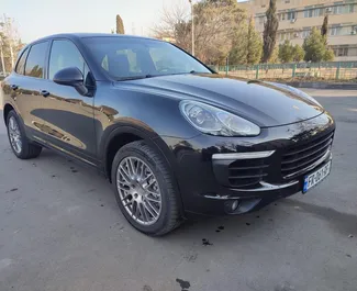 Benzine motor van 3,6L van Porsche Cayenne 2016 te huur in Tbilisi.