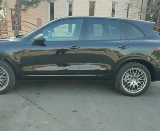 Autohuur Porsche Cayenne 2016 in in Georgië, met Benzine brandstof en 300 pk ➤ Vanaf 225 GEL per dag.