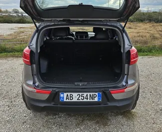 Interieur van Kia Sportage te huur in Albanië. Een geweldige auto met 5 zitplaatsen en een Automatisch transmissie.