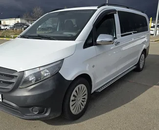 Vooraanzicht van een huurauto Mercedes-Benz Vito in Tbilisi, Georgië ✓ Auto #380. ✓ Transmissie Automatisch TM ✓ 2 beoordelingen.