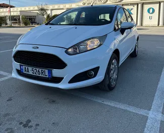 Vooraanzicht van een huurauto Ford Fiesta op de luchthaven van Tirana, Albanië ✓ Auto #11487. ✓ Transmissie Handmatig TM ✓ 0 beoordelingen.