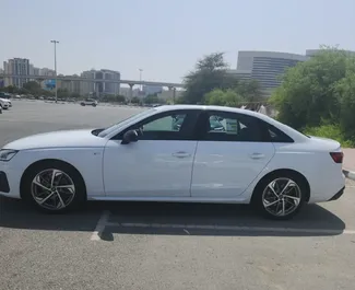 Vooraanzicht van een huurauto Audi A4 in Dubai, Verenigde Arabische Emiraten ✓ Auto #11873. ✓ Transmissie Automatisch TM ✓ 0 beoordelingen.