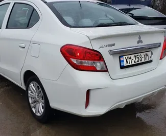 Vooraanzicht van een huurauto Mitsubishi Attrage op de luchthaven van Koetaisi, Georgië ✓ Auto #12029. ✓ Transmissie Automatisch TM ✓ 0 beoordelingen.