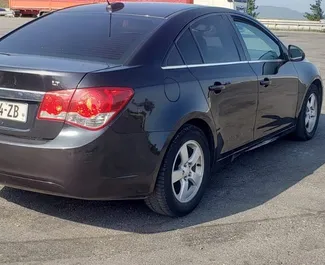 Benzine motor van 1,4L van Chevrolet Cruze 2015 te huur op de luchthaven van Koetaisi.