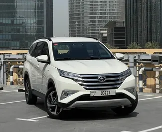Vooraanzicht van een huurauto Toyota Rush in Dubai, Verenigde Arabische Emiraten ✓ Auto #11907. ✓ Transmissie Automatisch TM ✓ 0 beoordelingen.