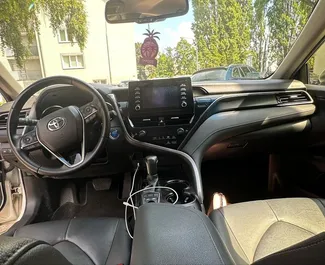 Verhuur Toyota Camry. Comfort, Premium Auto te huur in Spanje ✓ Borg van Borg van 500 EUR ✓ Verzekeringsmogelijkheden TPL.