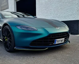 Vooraanzicht van een huurauto Aston Martin Vantage in Alicante, Spanje ✓ Auto #11985. ✓ Transmissie Automatisch TM ✓ 0 beoordelingen.