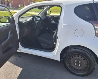 Toyota Iq 2010 beschikbaar voor verhuur op de luchthaven van Tirana, met een kilometerlimiet van onbeperkt.