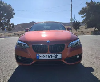 Vooraanzicht van een huurauto BMW 230xi Cabrio in Tbilisi, Georgië ✓ Auto #12308. ✓ Transmissie Automatisch TM ✓ 0 beoordelingen.