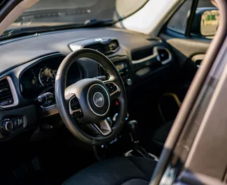 Verhuur Jeep Renegade. Economy, Comfort, Crossover Auto te huur in Georgië ✓ Borg van Borg van 280 GEL ✓ Verzekeringsmogelijkheden TPL, CDW, Diefstal.