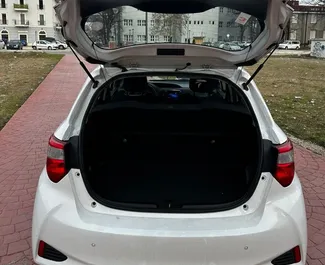 Autohuur Toyota Yaris 2020 in in Montenegro, met Hybride brandstof en 90 pk ➤ Vanaf 30 EUR per dag.