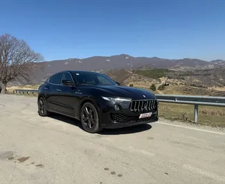 Vooraanzicht van een huurauto Maserati Levante S in Tbilisi, Georgië ✓ Auto #12382. ✓ Transmissie Automatisch TM ✓ 0 beoordelingen.