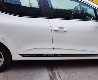 Benzine motor van 1,0L van Renault Clio 5 2024 te huur in Istanbul.